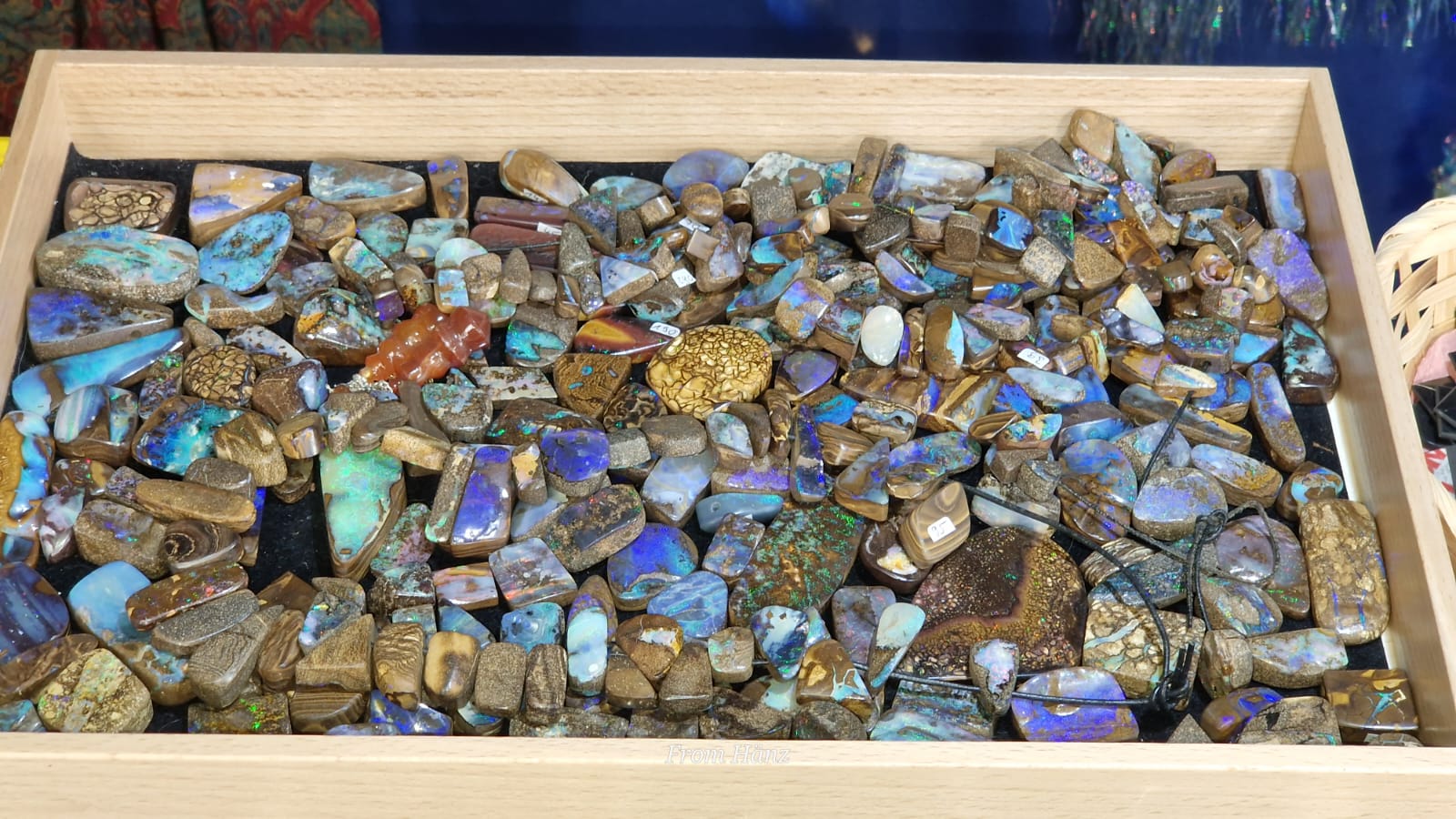 Weihnachtsmarkt Kempten 2022 - Edelsteine Opale Trommelsteine Handschmeichler Schutzsteine Ketten Sonderanfertigungen Schmuck Geschenke Schorer Hans